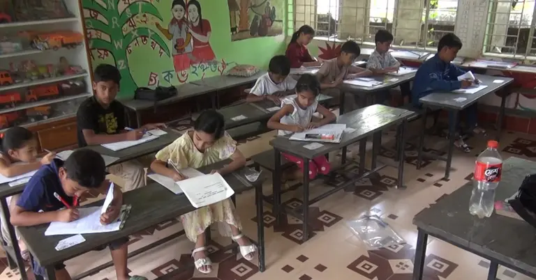 বিদ্যালয়ে পাঠদান চলছে